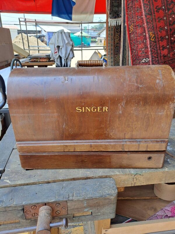 Singer - Image 2
