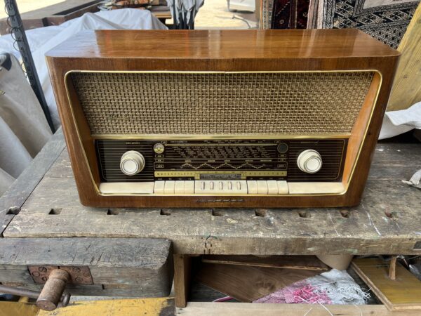 วิทยุเยอรมัน Grundig