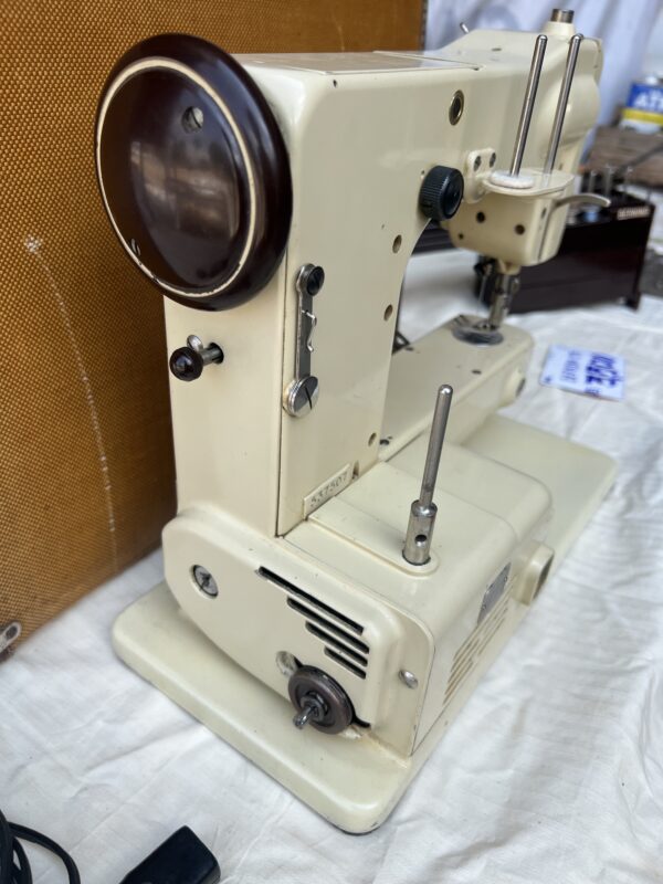 BERNINA 125J - Image 3