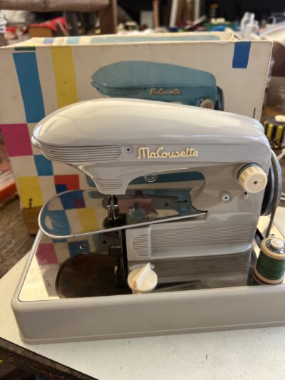 จักรเย็บผ้าเล็ก