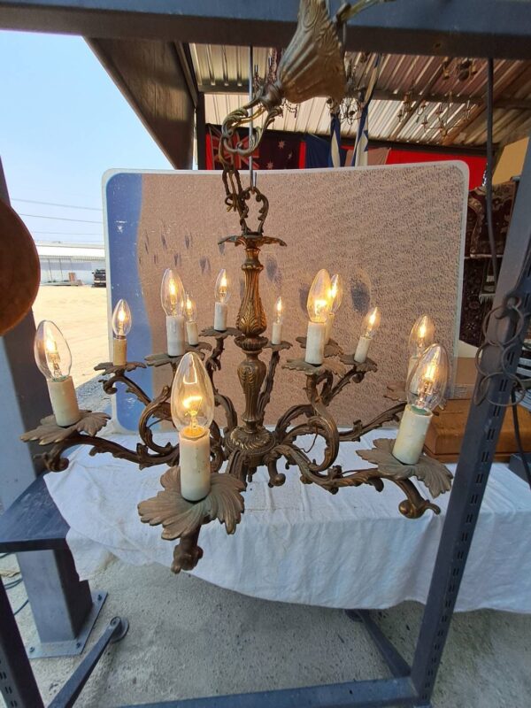 โคมไฟทองเหลือง