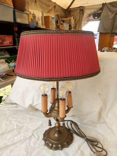 โคมไฟทองเหลือง