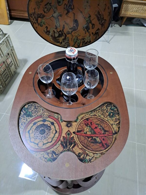 ชั้นวางไวน์ ขวดไวน์ แก้วไวน์