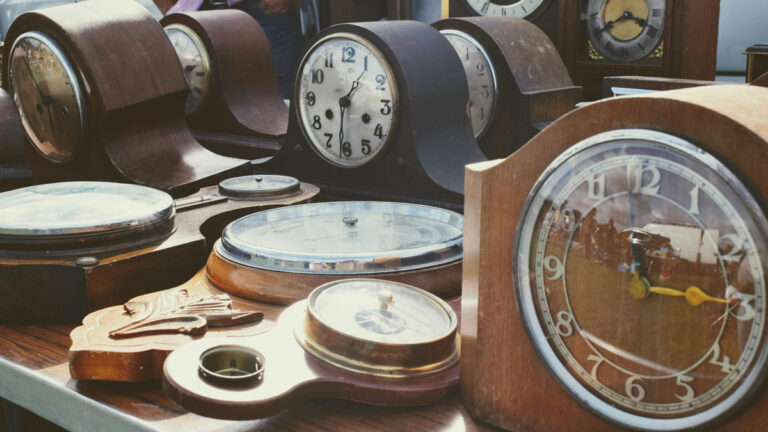 นาฬิกาไม้โบราณ