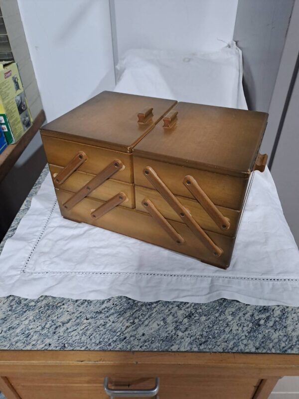 กล่องเก็บเข็มด้าย อุปกรณ์ตัดเย็บ