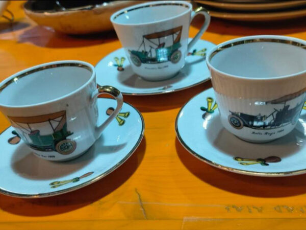 ถ้วยกาแฟ ลายรถโบราณ