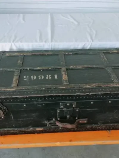 หีบทหารวินเทจ หมายเลขแท้สุดคลาสสิก