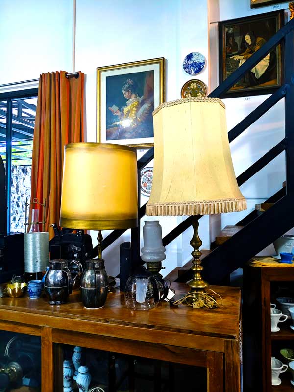 โคมไฟตั้งโต๊ะทองเหลืองวินเทจ สร้างบรรยากาศหรูหรา