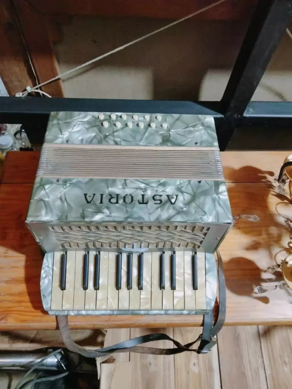 แอคคอร์เดียน ASTORIA วินเทจ