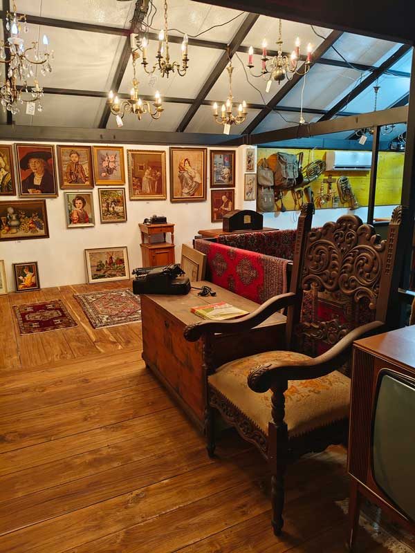 บรรยากาศชั้น 2 ของร้านเฮียบ๊อบ - Swiss Antique ที่เชียงใหม่